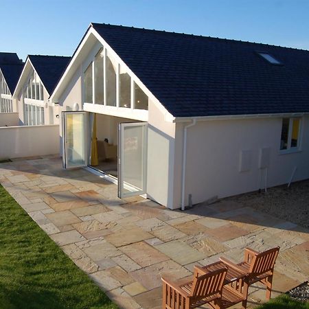Beautiful, Modern Villa 5 Mins Walk From The Stunning Bay At Trearddur Хоулихед Екстериор снимка