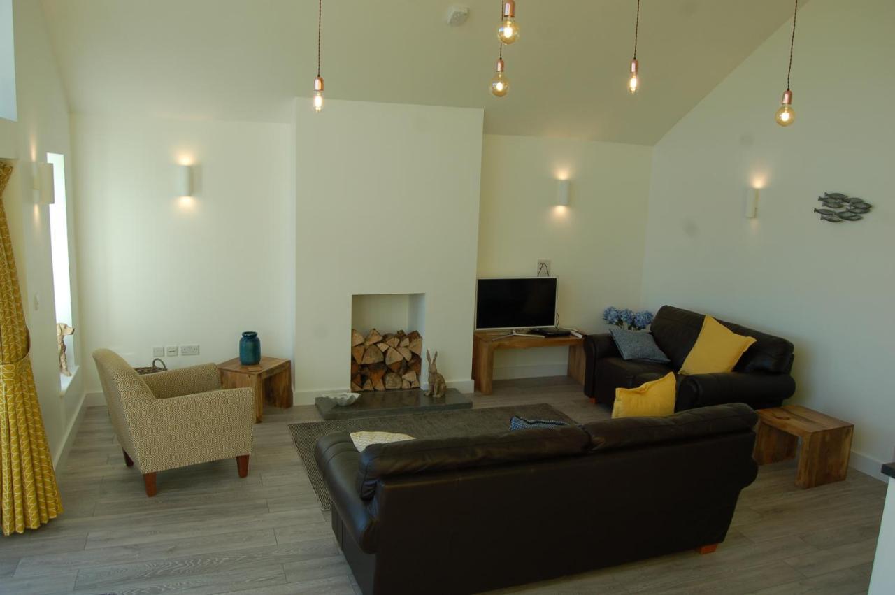Beautiful, Modern Villa 5 Mins Walk From The Stunning Bay At Trearddur Хоулихед Екстериор снимка