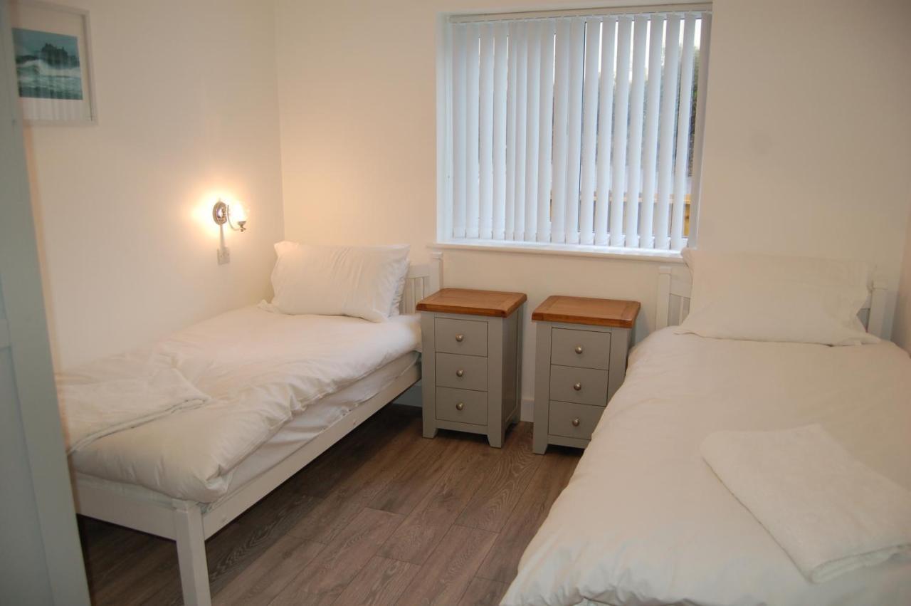 Beautiful, Modern Villa 5 Mins Walk From The Stunning Bay At Trearddur Хоулихед Екстериор снимка