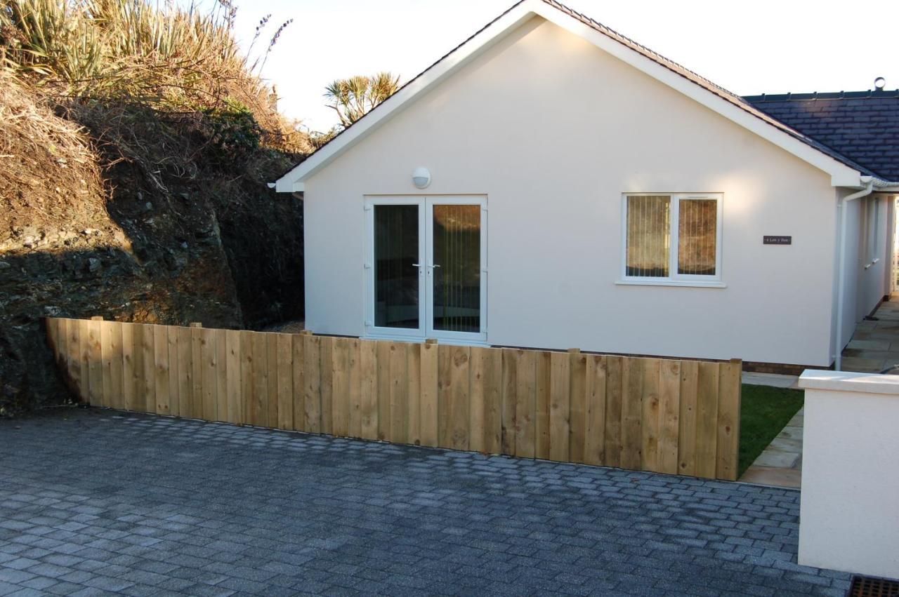 Beautiful, Modern Villa 5 Mins Walk From The Stunning Bay At Trearddur Хоулихед Екстериор снимка