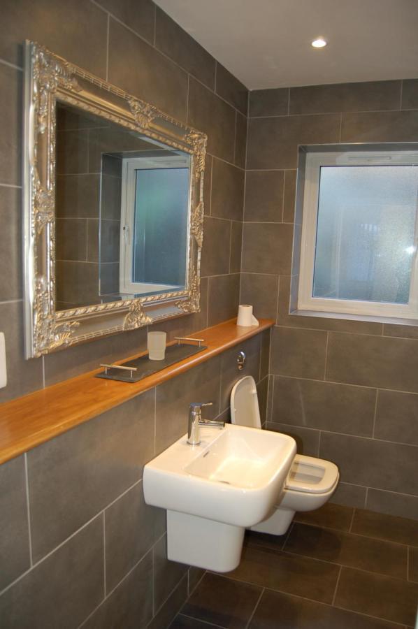 Beautiful, Modern Villa 5 Mins Walk From The Stunning Bay At Trearddur Хоулихед Екстериор снимка