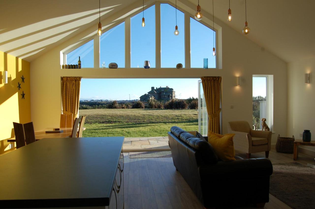 Beautiful, Modern Villa 5 Mins Walk From The Stunning Bay At Trearddur Хоулихед Екстериор снимка